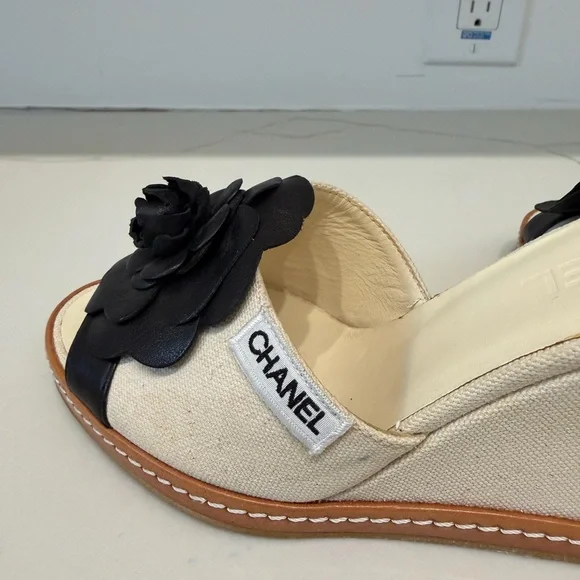 CHANEL Black Floral Women's Slides - Picture 13 of 15